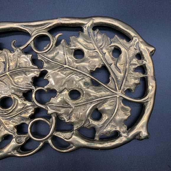 Vintage Brass Footed Trivet Vine Ivy Grape Leaf 10”x5.5” Rare - Picture 4 of 9